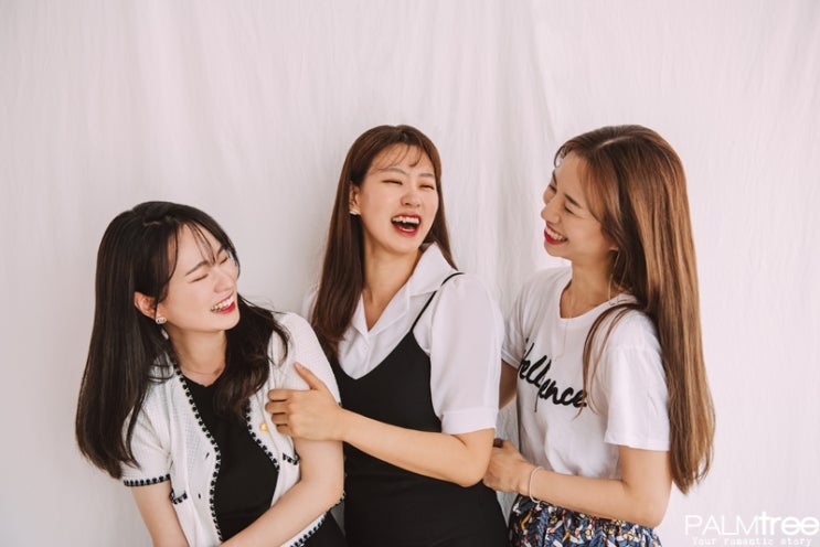 자매사진, 가족사진, 우정사진은 자연광에서 스냅처럼 in 종려나무사진관 : 네이버 블로그