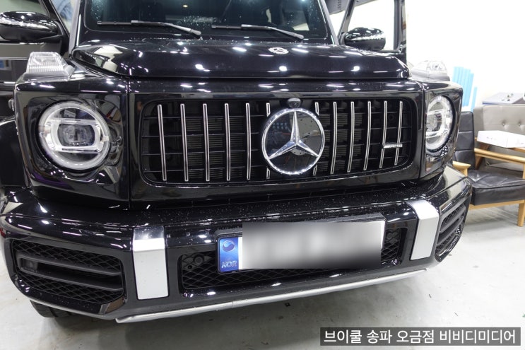 벤츠 2020년식 G463 G63 AMG 지바겐 2세대 차량에 2채널 풀HD 뷰게라 레전드 블랙박스와 주차녹화를 위한 보조배터리 ...