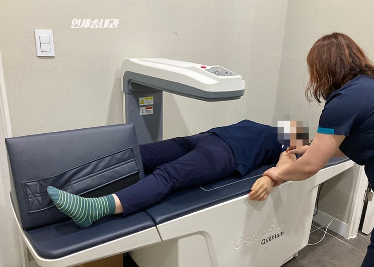 [연세송내과] 50대 중년 여성의 골밀도, 골다공증 검사 - OsteoSys DEXXUM T - Quantum : 네이버 블로그