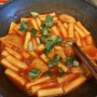 쿠켓 떡볶이, 맛있는 추억의 국민학교 떡볶이가 생각남.