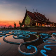 태국 여행]낮보다 밤이 더 아름다운 신비의 사원.와트 시린드혼 와라람 푸 프라오(Wat Sirindhorn Wararam Phu Prao)