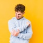 [장안동 한의원] 팔꿈치도 아프고, 목도 뻣뻣해요 : 엠테스트(M-Test)로 이해하는 통증의 기전