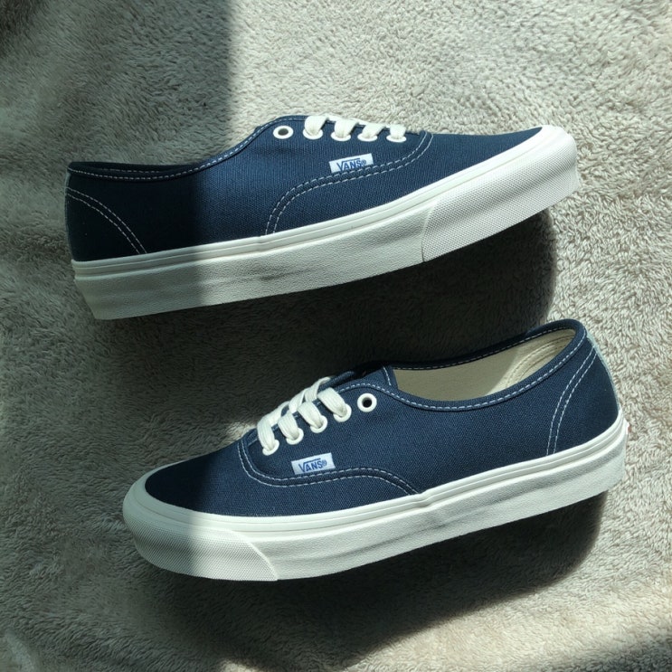 Vans vault og hot sale authentic dress blue