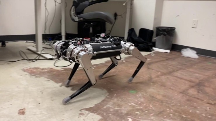 고스트 로보틱스의 4족 보행 로봇...스팟(SPOT)과 경쟁 VIDEO: New 4-Legged Robot Rivals ...