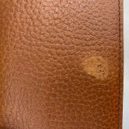 멀버리 카드지갑 가죽 손상은 염색으로 복원 가능해요.