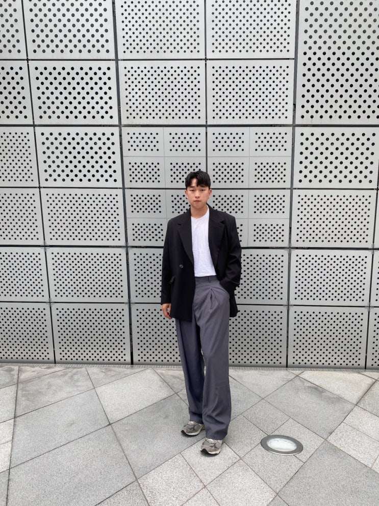 남자 검정 자켓 흰티 회색 슬랙스 코디 데일리룩 추천 : 네이버 블로그