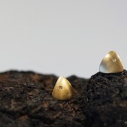 [Arwen] 트라이앵글 다이아몬드 귀걸이 / Triangle Diamond Earrings
