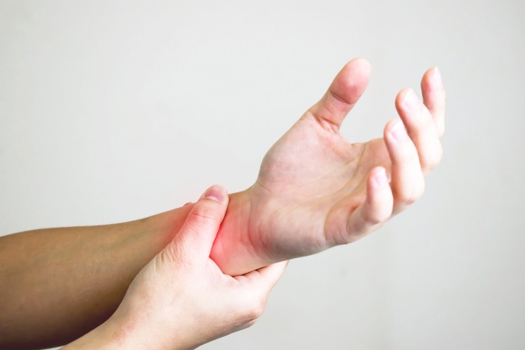 손목 통증이 생겼다면? 삼각섬유연골 파열의 증상일 수 있습니다 : 네이버 블로그