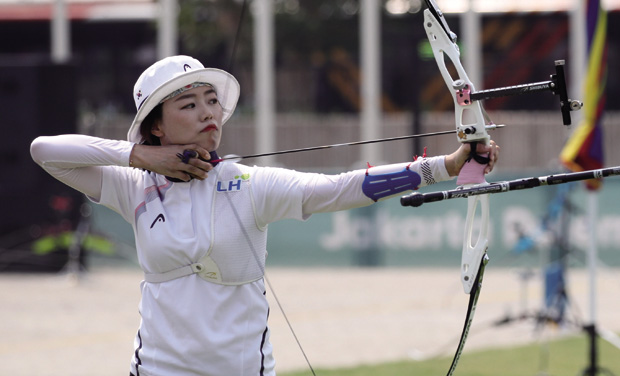 고급 서 있는 활 자세