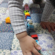 4살아기를 위한 아빠의 장난감 자동차 놀이
