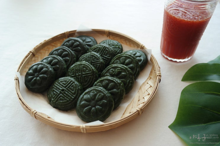 우리집이 쑥개떡 맛집! 도장으로 콩콩! 찍어 쑥떡 · 쑥개떡 만드는법 : 네이버 블로그