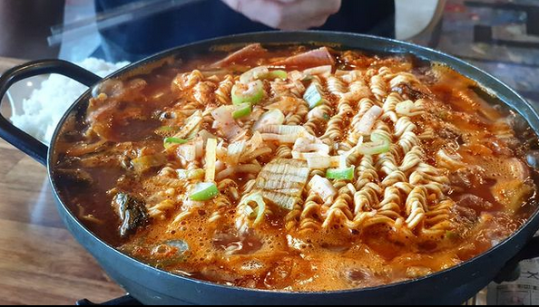 이문수 신부 김치찌개 식당 - 청년밥상 문간 : 네이버 블로그