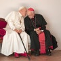 두 교황 - 결국 한 인간일 뿐