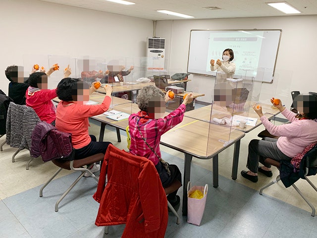 말랑말랑 운동볼! 어디서든 간편하게! 치매예방 어르신 건강운동 ...