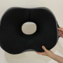 똥꼬샵에서 기능성 도넛방석에 홀릭! 휴대가 편리한 인체공학 에르고노믹스 디자인 홀릭방석에 매료되다
