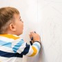아이가 자꾸 벽에 그림을 그려요! 자유로운 꼬마 피카소와 타협하는 방법