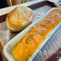 강남 빵 맛집 촉촉한 마늘빵이 진짜 맛있는 빵마녀의 <퍼햅스 Perhaps>
