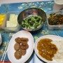 목요일 저녁반찬 메뉴 : 오이냉국/떡갈비/파김치/양배추/파프리카/카레