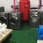 중형 세탁기 건조기를 사용한 사업장 세탁실