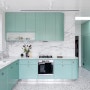 민트그린 컬러의 싱크대가 있는 주방,욕실 인테리어 디자인