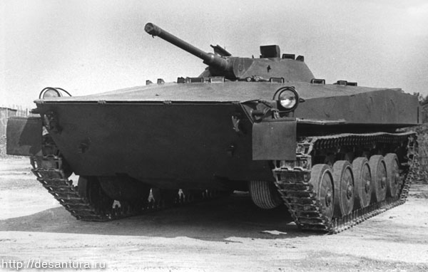 설계자들이 약에 보드카를 타서 마신 게 확실한 BMP-1 라이벌 : 네이버 블로그