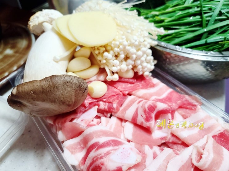 대패삼겹살 칼로리 100g 1조각 영양성분 돼지고기 어울리는 채소 랑 함께 : 네이버 블로그