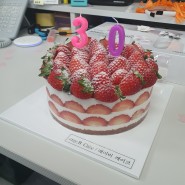 홍대케이크 맛집 딸기생크림케이크 전문 메이비