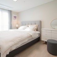 [새아파트 홈스타일링] 포근한 거실과 호텔 같은 침실로 꾸민 신혼집ㅣ문래 이편한세상(23py)