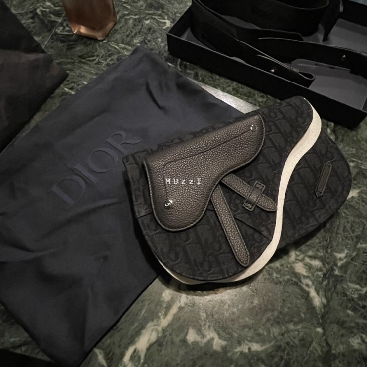 [디올] SADDLE 파우치 - 블랙 Dior Oblique 자카드