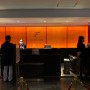 [일본항공/JAL] 국내선 일등석 / 다이아몬드 프리미어 라운지 - 도쿄 하네다 국제공항 제1 터미널: 전용 체크인 구역 & 보안검색대에서 바로 연결되는 쾌적한 동선의 휴식 공간