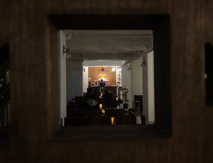 성당 컨셉의 카페 _ ym espresso room 와이엠에스프레소룸