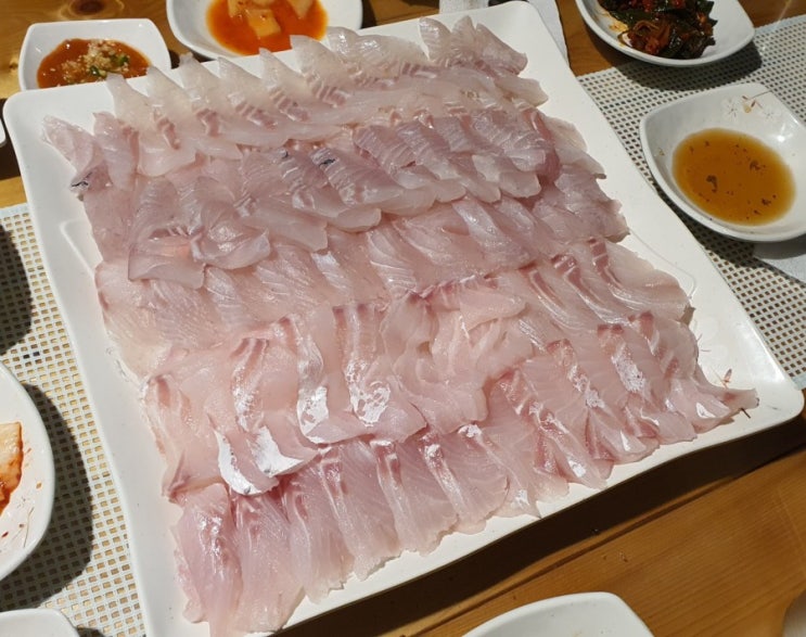 당일바리 ☆ 넙치농어 생일상 ☆ 넙치농어회 무늬오징어&문어 튀김 볶음 만찬^^(feat. 기부천사 검박) : 네이버 블로그