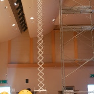 천장높은 대강당 전동 슬라이드 엘리베이션 설치