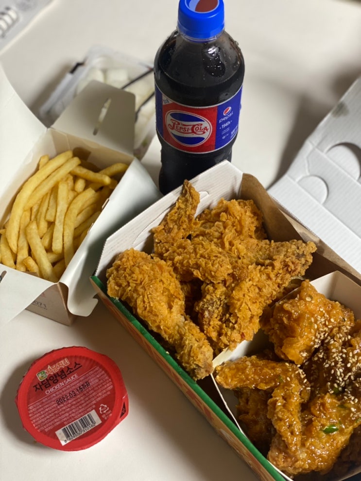 자담치킨 수원율천점 배달/포장 후기 - 핫후라이드 & 맵슐랭 반반! Take-out시 2,000원 할인되네요. : 네이버 블로그 자담치킨 수원율천점 배달/포장 후기 - 핫후라이드 & 맵슐랭 반반! Take-Out시 2,000원 할인되네요. : 네이버 블로그