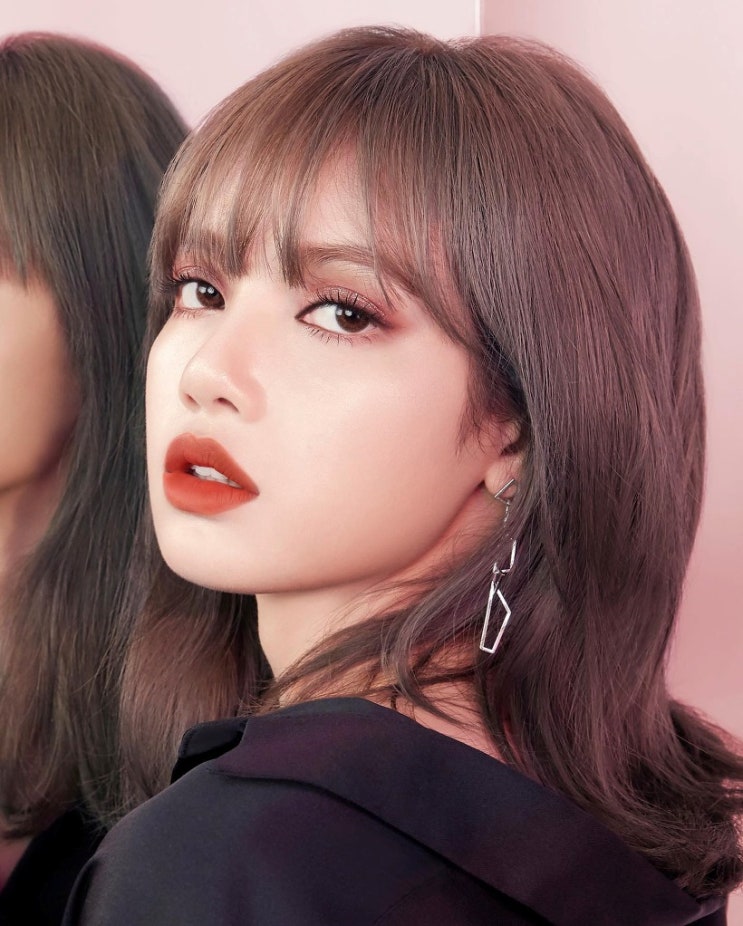 코로나19 완치후 밝은 근황을 알린 블랙핑크 리사 사진모음입니다 : 네이버 블로그