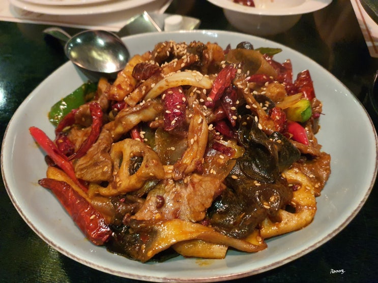압구정로데오 사천요리 파는 중식당. 파불라 : : 차나무버섯볶음, 비프마라샹궈, 동파육, 어향가지, 게살볶음밥 : 네이버 블로그