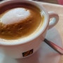 폴란드 브로츠와프 카페 Artzat에서 옛 느낌 그대로 향긋한 커피와 달콤한 디저트