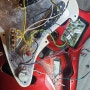 기타수리 펜더 에릭클랩튼 블랙키 미드부스터 장착 개조 기타공작실