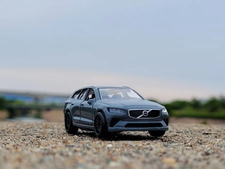 Voiture Miniature Majorette Volvo V90 Gris Foncé 1:64 - Modèle 294H Sans Emballage