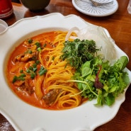 연남동 일식 양식 퓨전음식점 연남토마 - 아기자기한 인테리어와 포토존