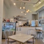 광주광역시 서구 상무지구, 화이트톤의 감각적인 공간 카페 "모티프"