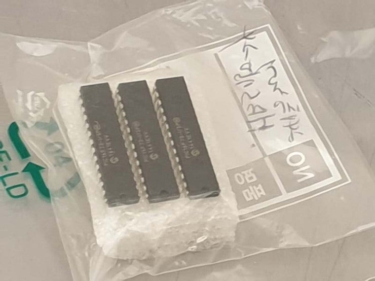 IC DiP 28Pin 8bit Microcontrollers - MCU 7KB 368 RAM 25 I-O 8 비트 마이크로 ...