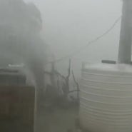 이란에 허리케인 바람과 함께 폭풍을 보고