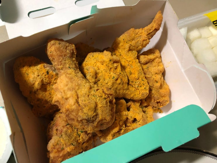 BHC치킨메뉴 치즈볼 포함된 뿌링클반마리세트는 끊기 힘들어~ : 네이버 블로그