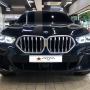 2022년식 BMW X6, 전동사이드스텝 시공 후 다칠 걱정 없는 승하차 !