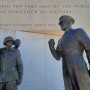 가장 최근에 내셔널몰에 만들어진 기념물인 아이젠하워 메모리얼(Dwight D. Eisenhower Memorial)