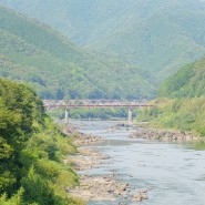 시코쿠 최장의 대하 시만토강에서 만날 수 있는 특별한 휴게소(미치노에키) 3선을 소개합니다.