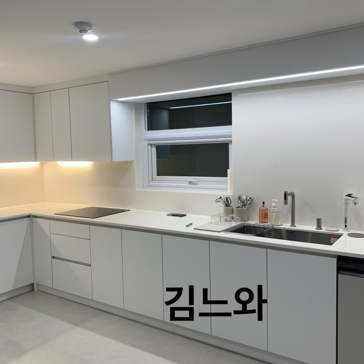 [Noir] 40평대 아파트 상부장 없는 화이트 주방 인테리어 / 타일 대신 인조대리석 시공 (feat. 비스포크정수기 ...