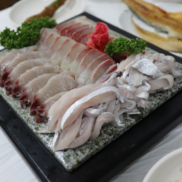 여수여행/여수맛집/정성가득 상다리부러지는 자연산 선어회맛집 청정선어마차 (내돈내산) : 네이버 블로그