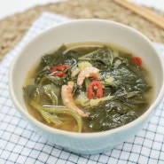 건새우 아욱된장국 맛있게 끓이는법 쌀뜨물을 이용해서 아욱손질하는 방법.